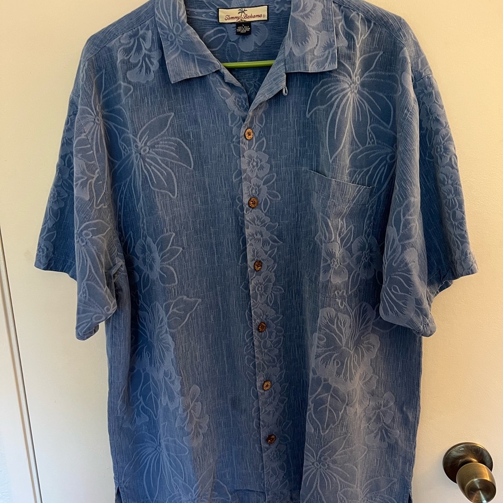 Tommy Bahama Blue Floral 100% Silk Camp Shirt with Wood Buttons